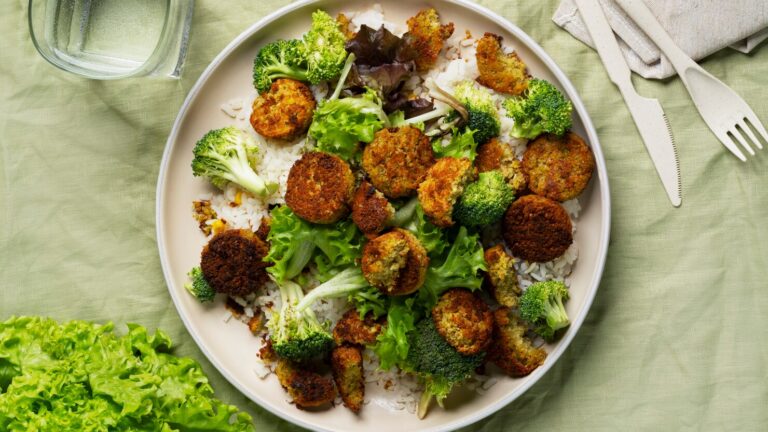 Vegan Dining Out Guide: Top Restaurants & Tips