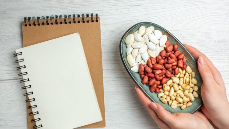 Vitamin B12 for Vegans: Dosage, Deficiency Symptoms & Best Supplements