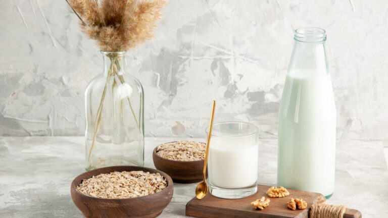 Potato Milk vs Oat Milk: Which is More Sustainable & Delicious?