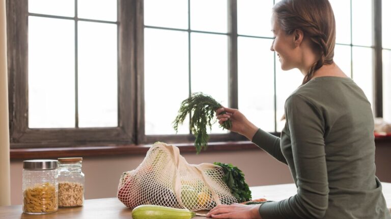 Eco-Conscious Vegan Kitchen: Simple Tips to Reduce Plastic Waste